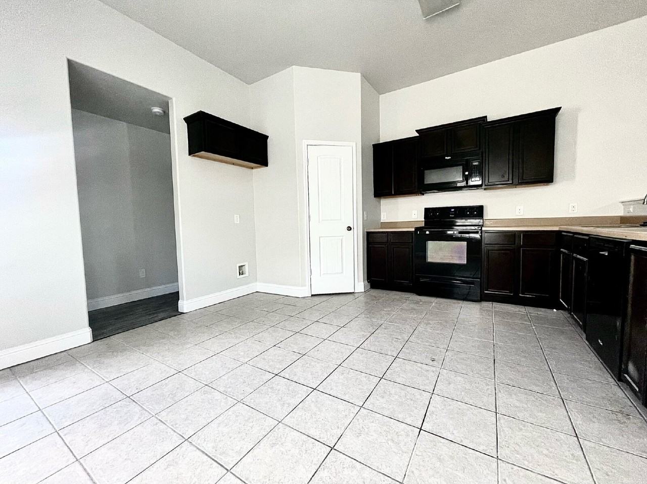 5515 110th St - Photo 3 of 10