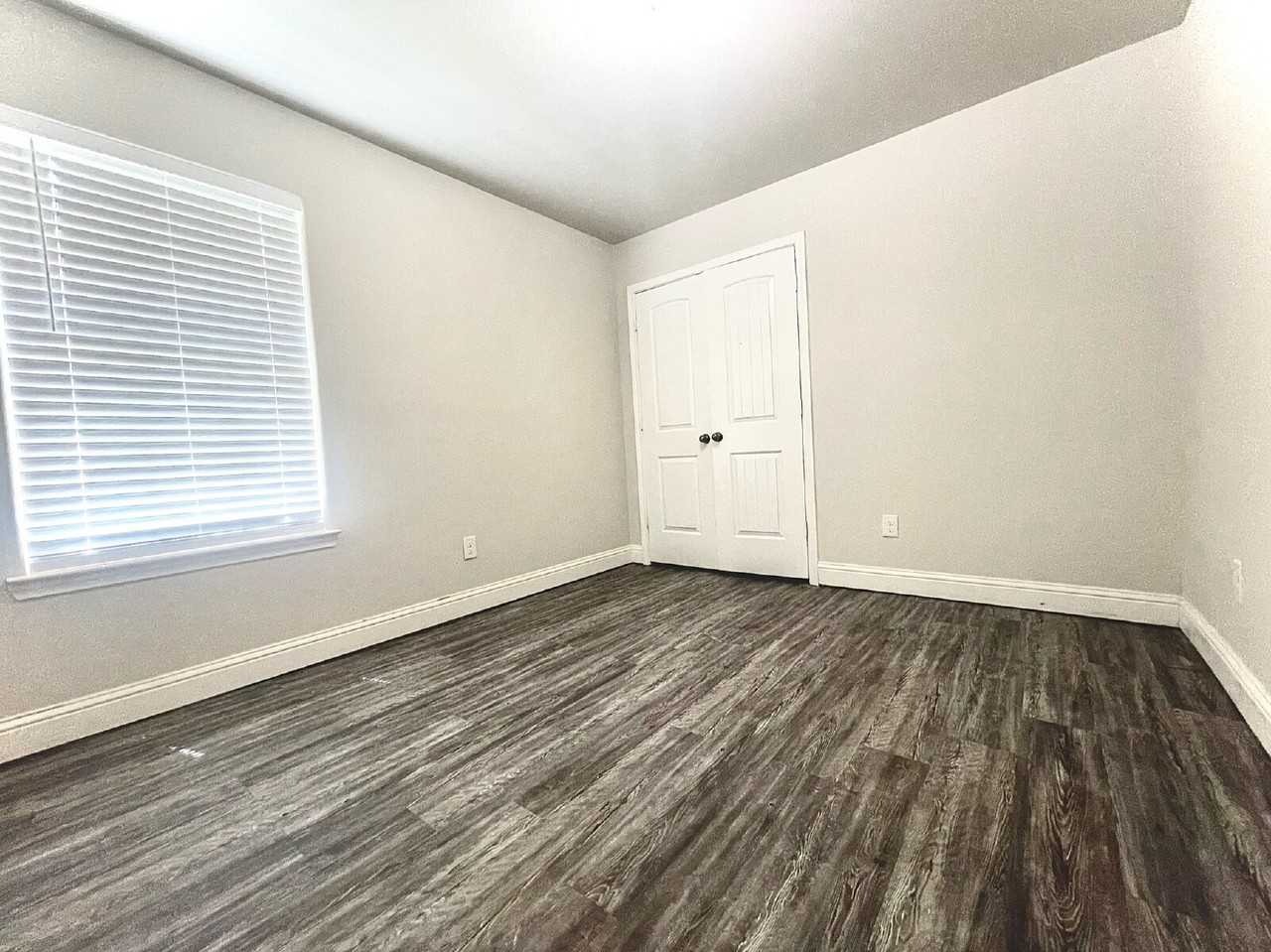 5515 110th St - Photo 5 of 10