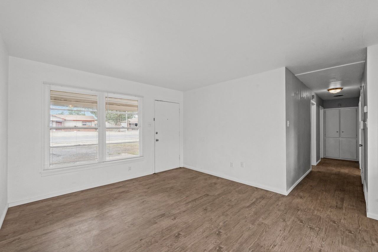 2612 E Auburn St - Photo 3 of 20