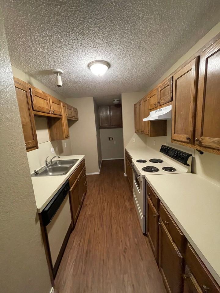 203 Fulton Ave - Photo 4 of 10