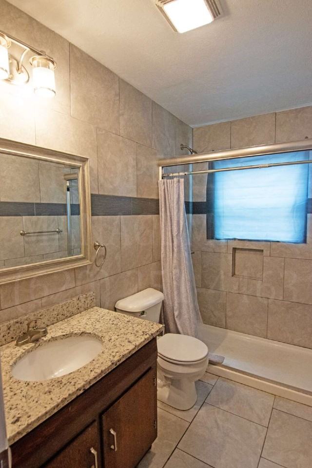 403 W 9th St - Photo 4 of 17