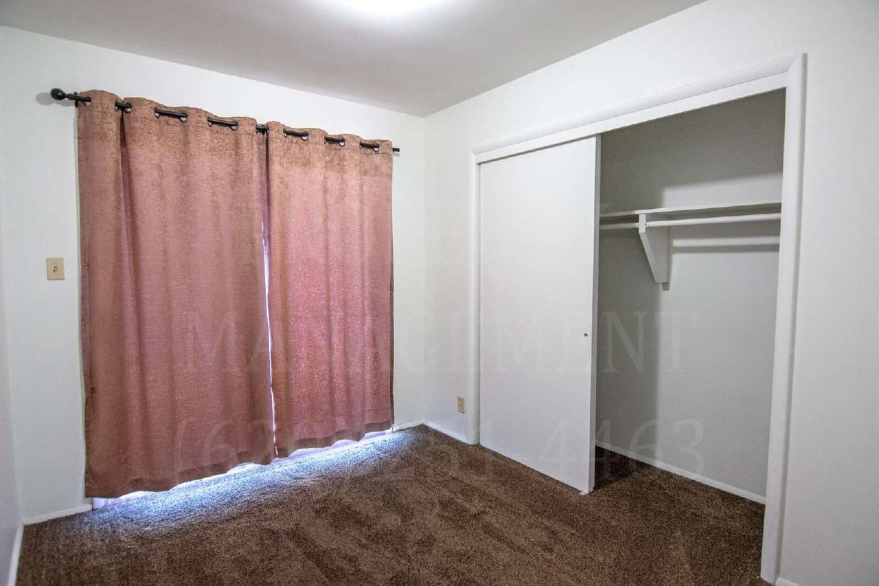 403 W 9th St - Photo 5 of 17
