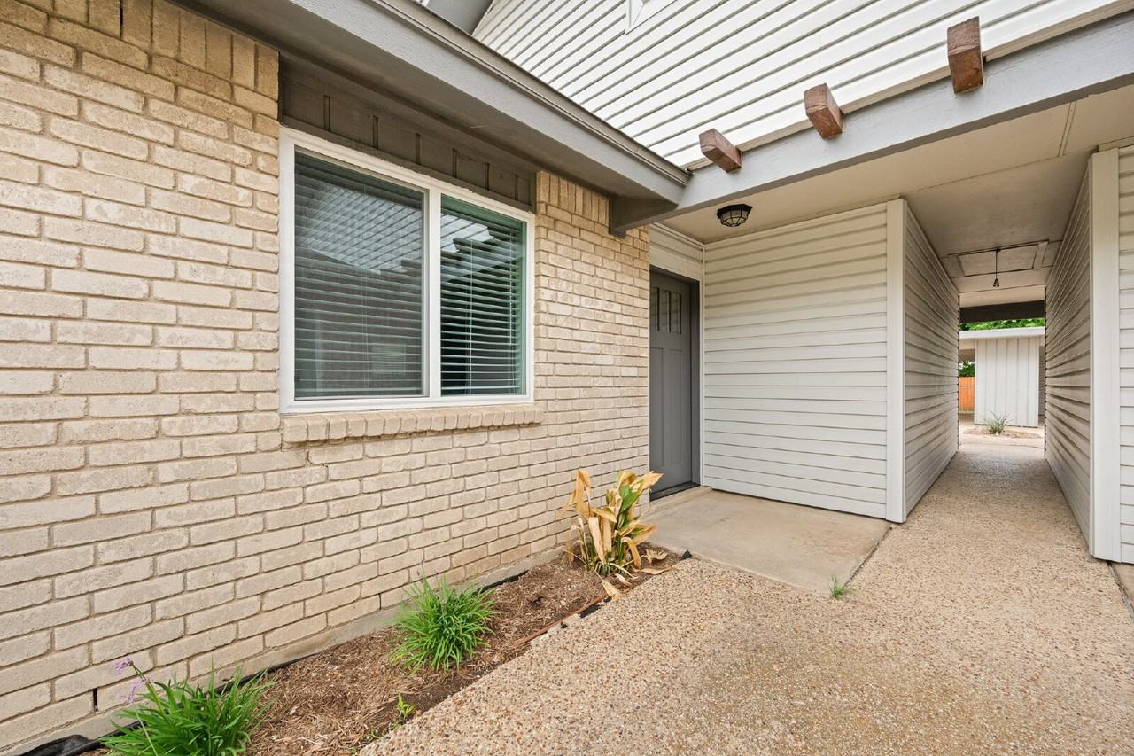 4310 Gorman Dr - Photo 4 of 40