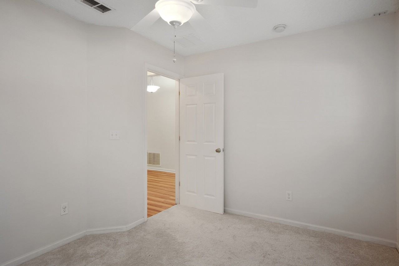 1200 Woodchurch Ln - Photo 5 of 37