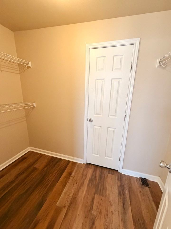 2301 49th St - Photo 7 of 18