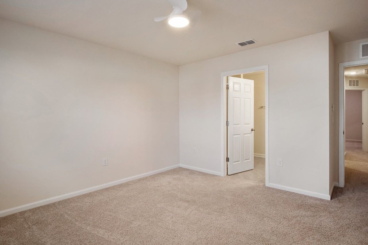 73 Java Ln - Photo 2 of 31