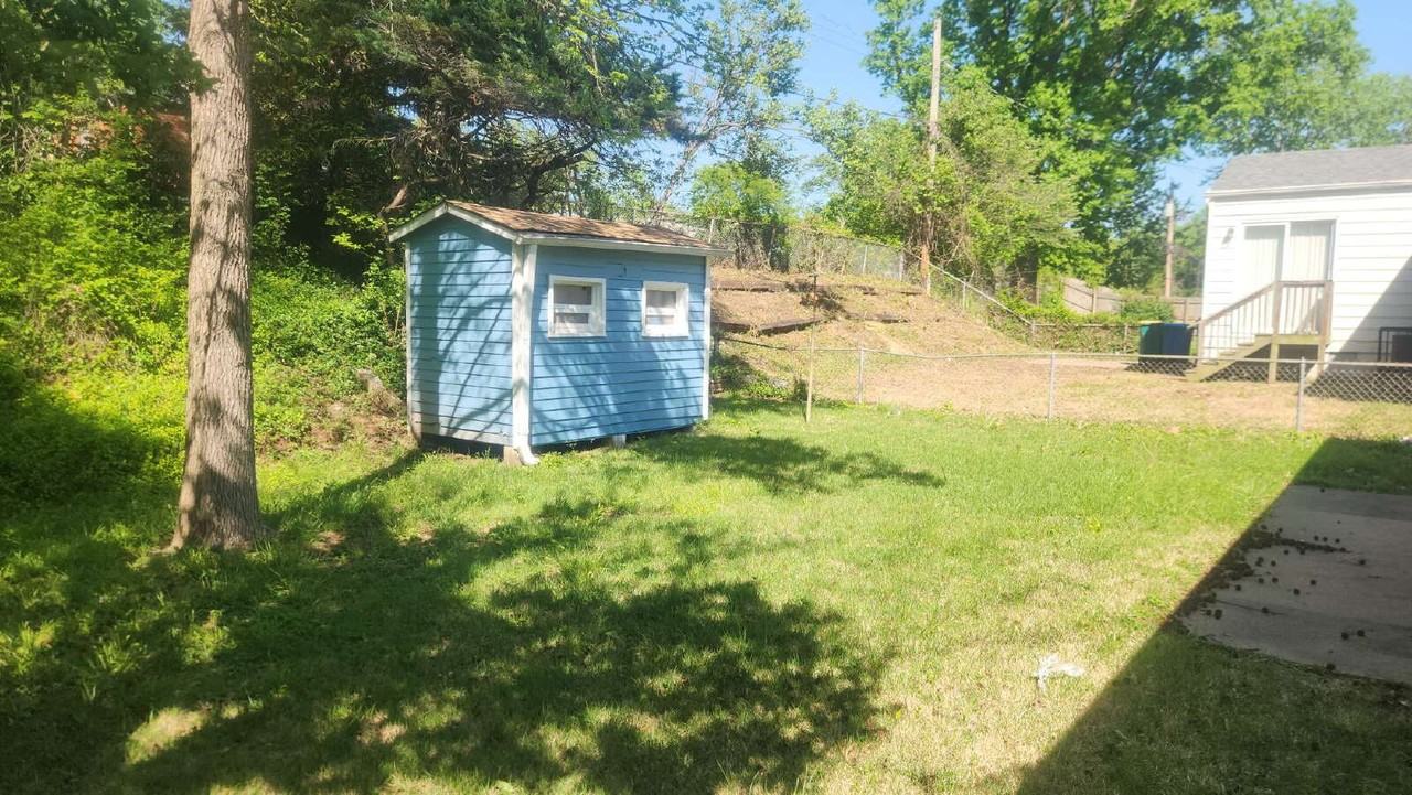 1125 Walker Ave - Photo 3 of 12