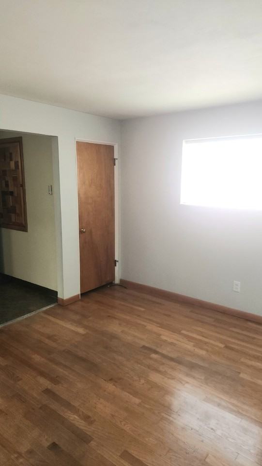 1125 Walker Ave - Photo 7 of 12