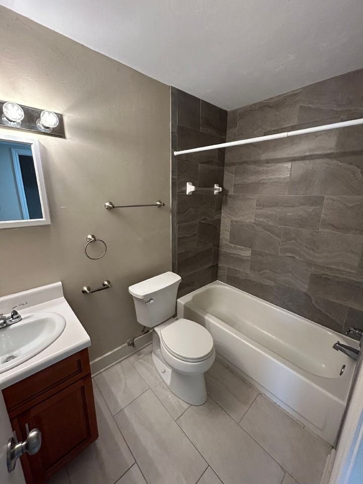 1810 Pasco St Apt 7 - Photo 6 of 10