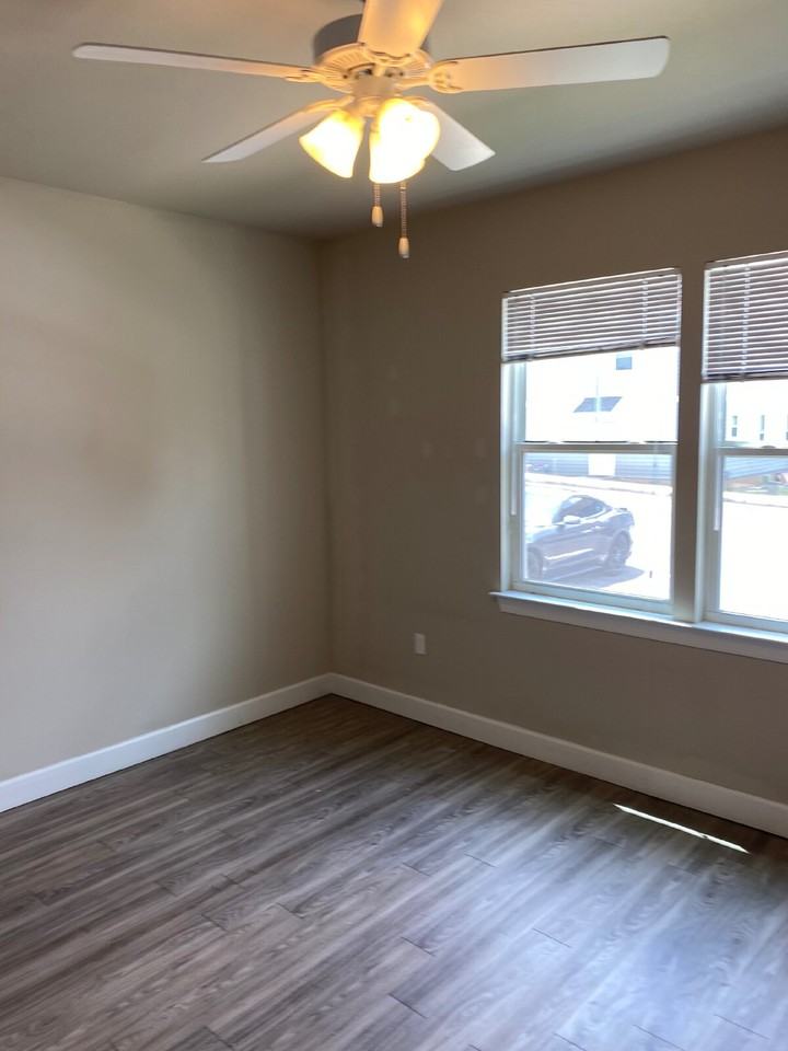 1809 Bellevue Way - 1809 Bellevue Way - Photo 2 of 15