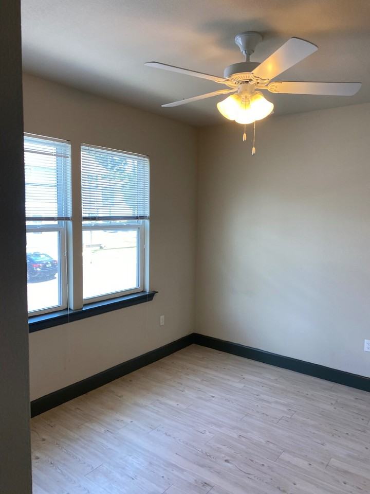 1809 Bellevue Way - 1809 Bellevue Way - Photo 3 of 15