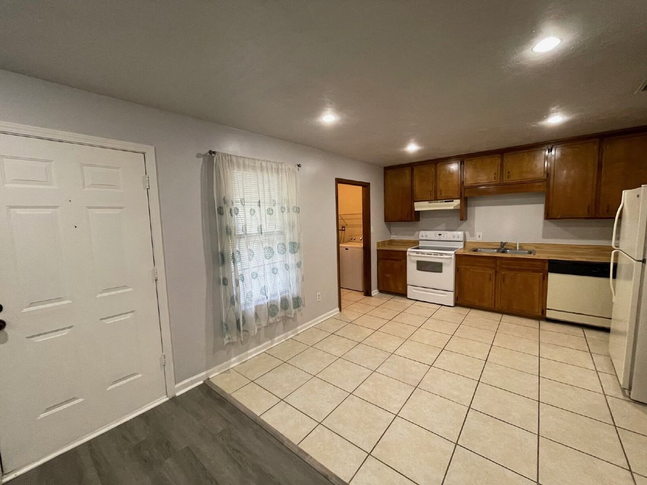 5722 Lumberjack Ln - Photo 3 of 18
