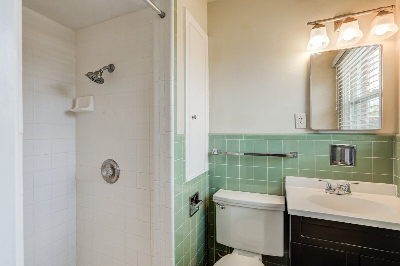 5017 46th St - Photo 7 of 32