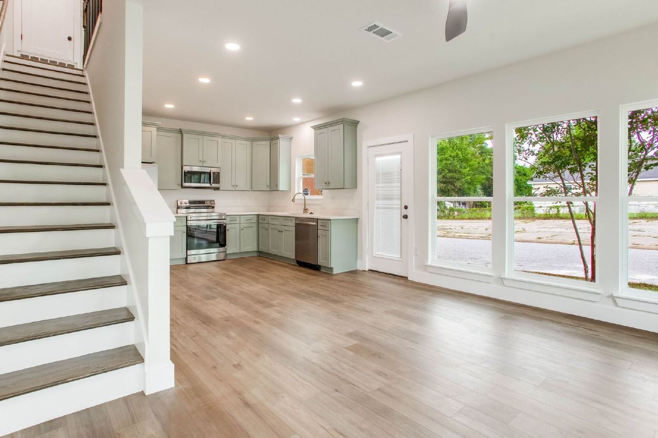 14 S M St - Photo 2 of 32