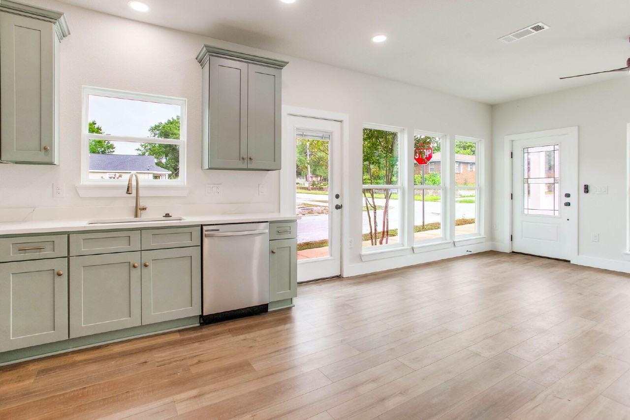 14 S M St - Photo 7 of 32