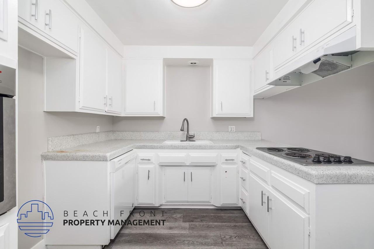 355 Coronado Ave. - Photo 3 of 21