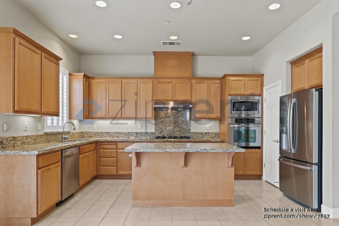 213 Marbella Ln - Photo 4 of 25