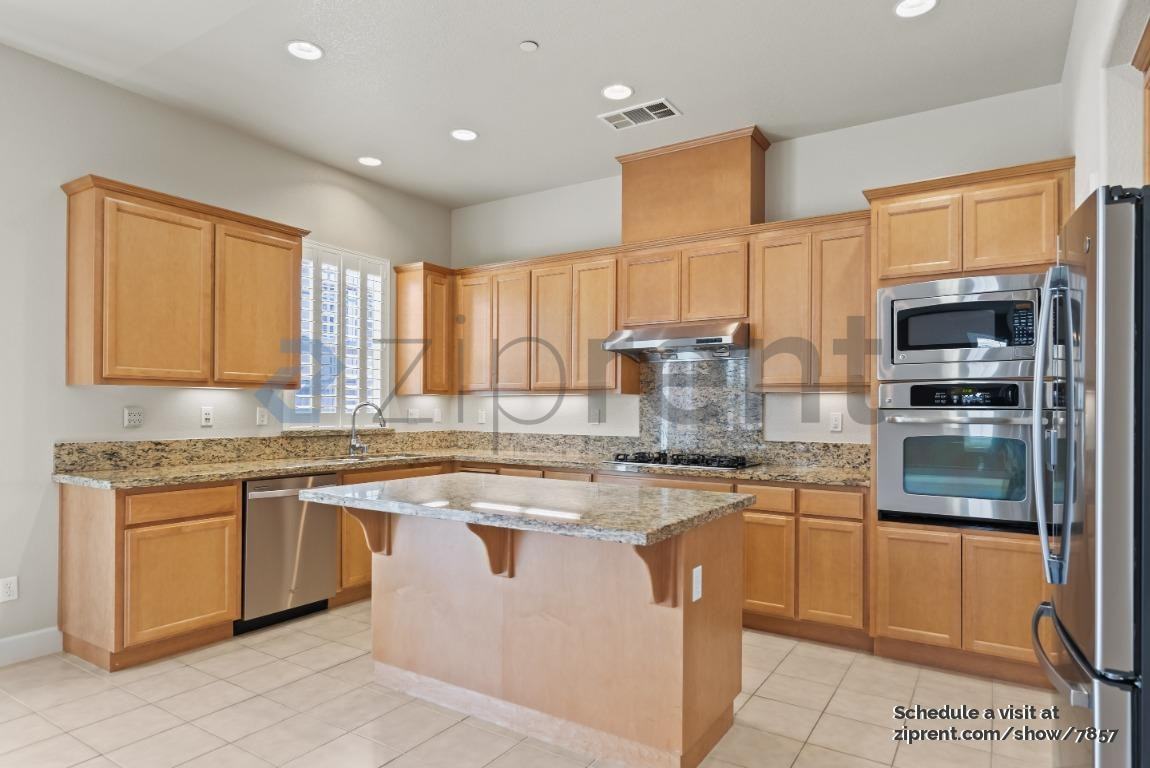 213 Marbella Ln - Photo 5 of 25