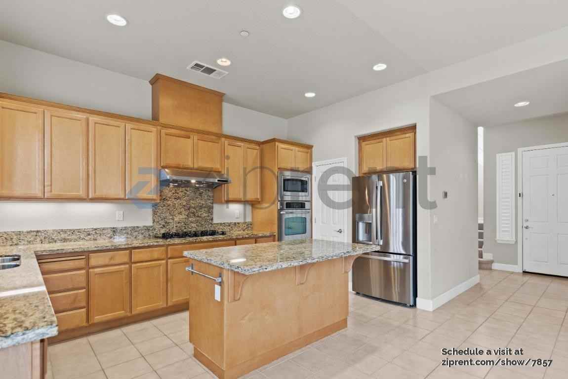 213 Marbella Ln - Photo 6 of 25