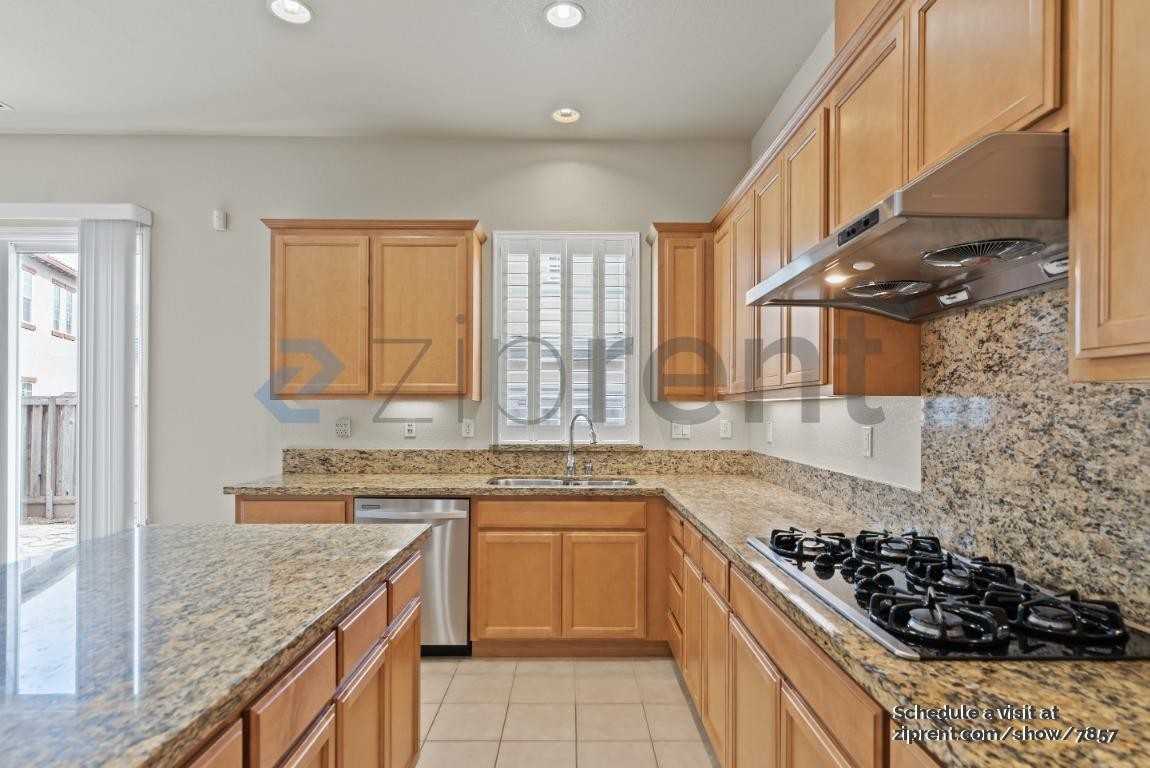 213 Marbella Ln - Photo 7 of 25