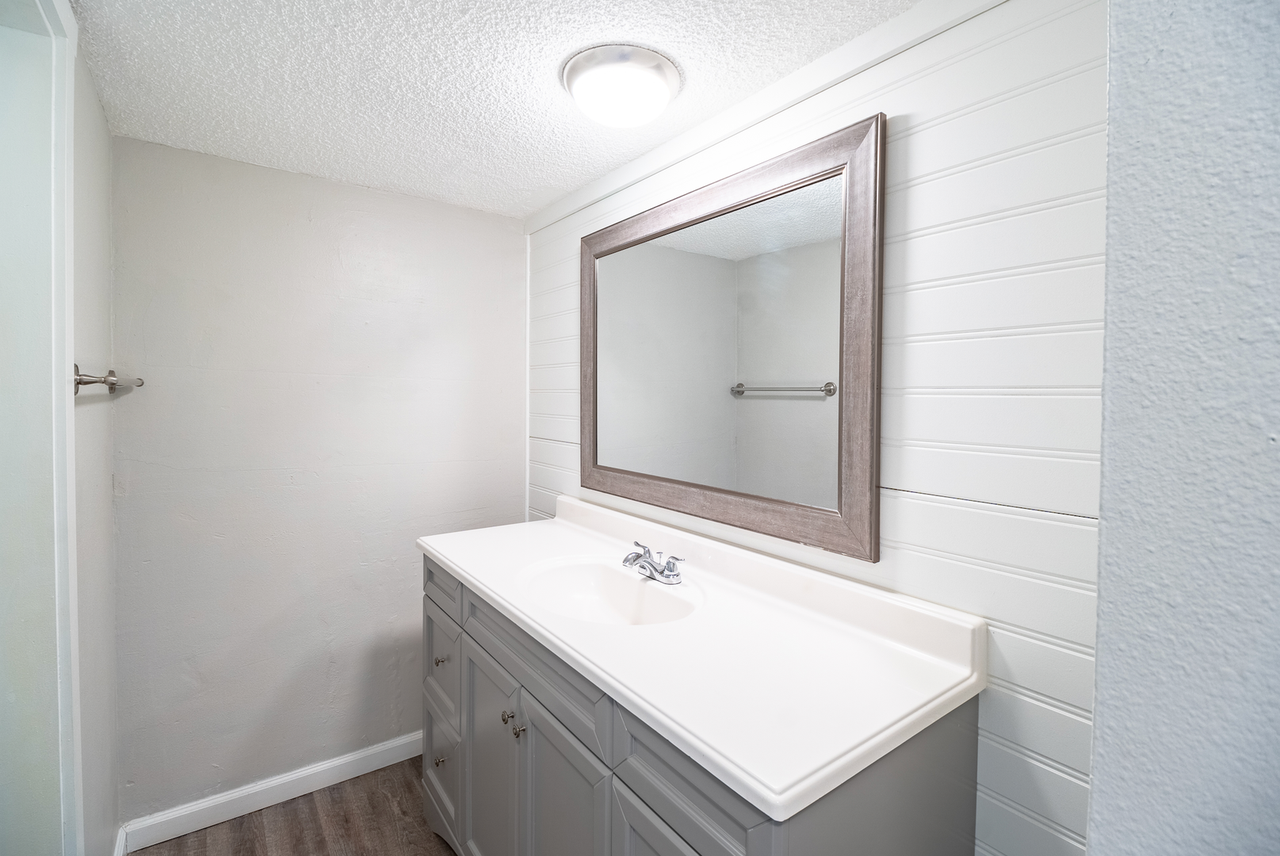 Hawk Point Apartments - Photo 4 of 32