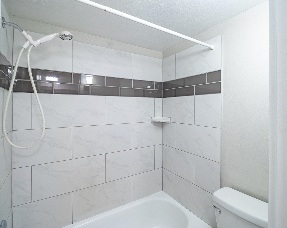 Hawk Point Apartments - Photo 5 of 32