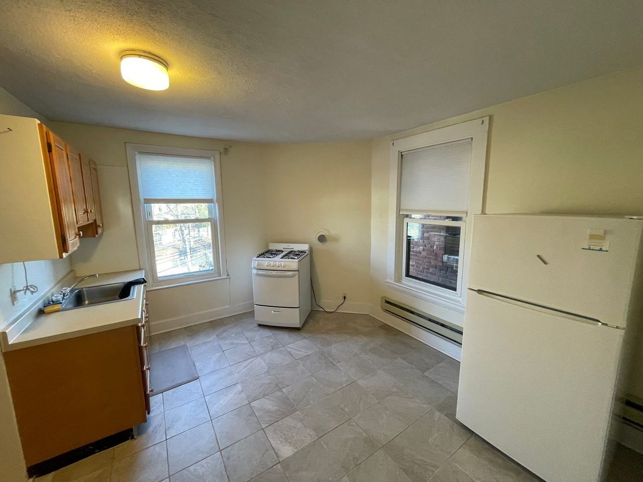 16 Lincoln St - Photo 5 of 11