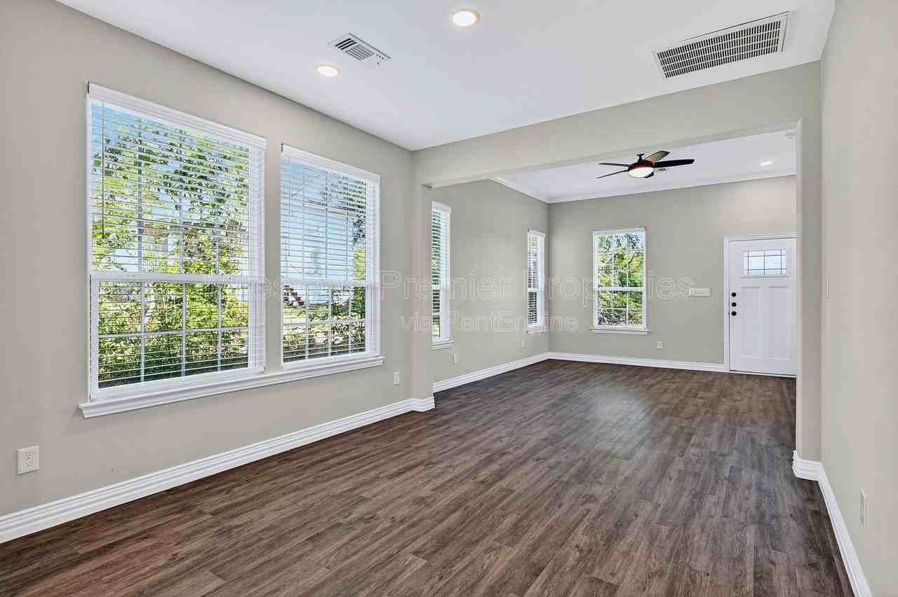 320 W Bond St - Photo 6 of 21