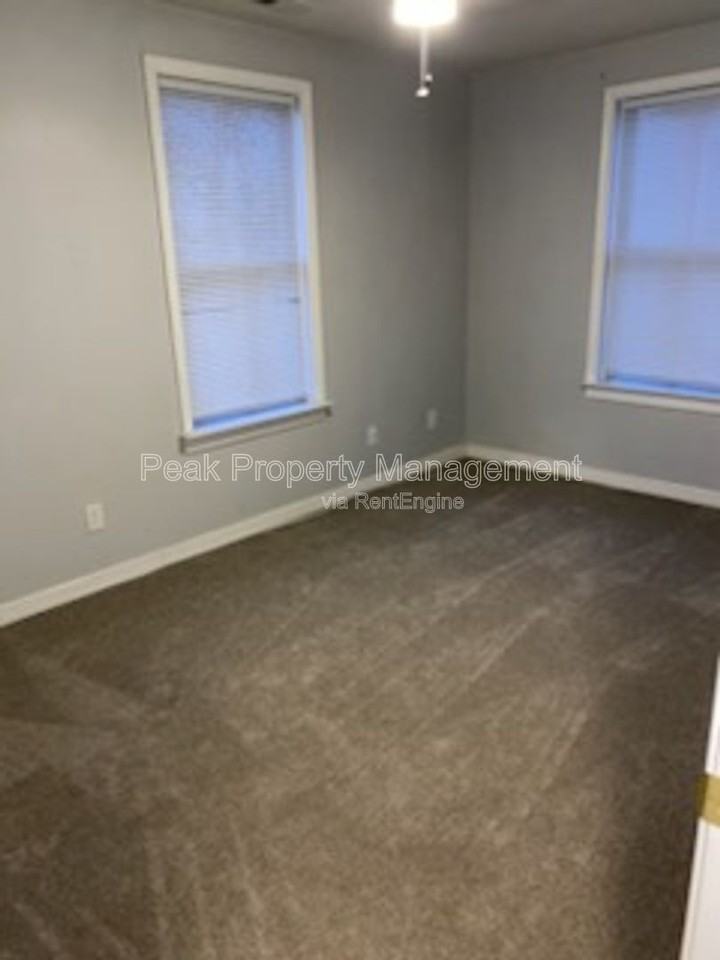 117 E 13th St - Photo 3 of 4