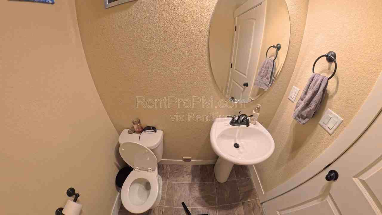 5021 Brookfield Dr #D - Photo 7 of 15