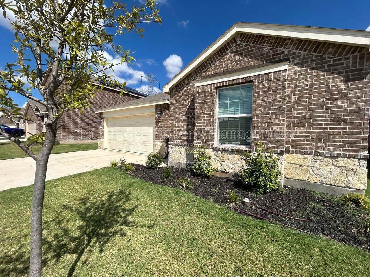 4644 Benham Dr - Photo 5 of 30