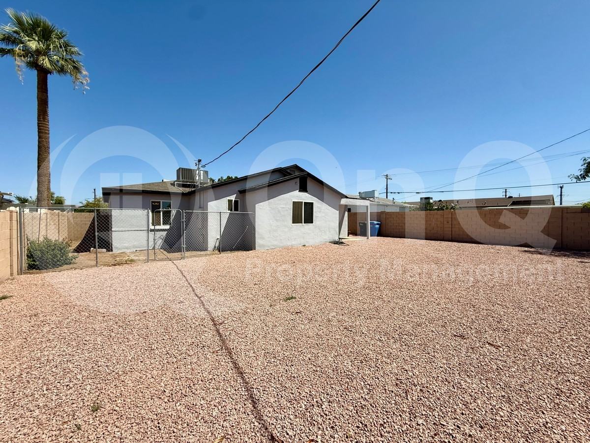 3335 E Oak St - Photo 3 of 4