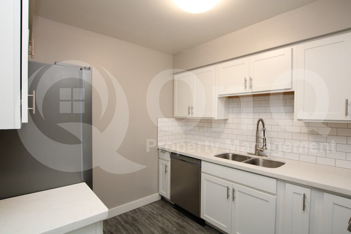 3228 E Crescent Ave - Photo 3 of 19