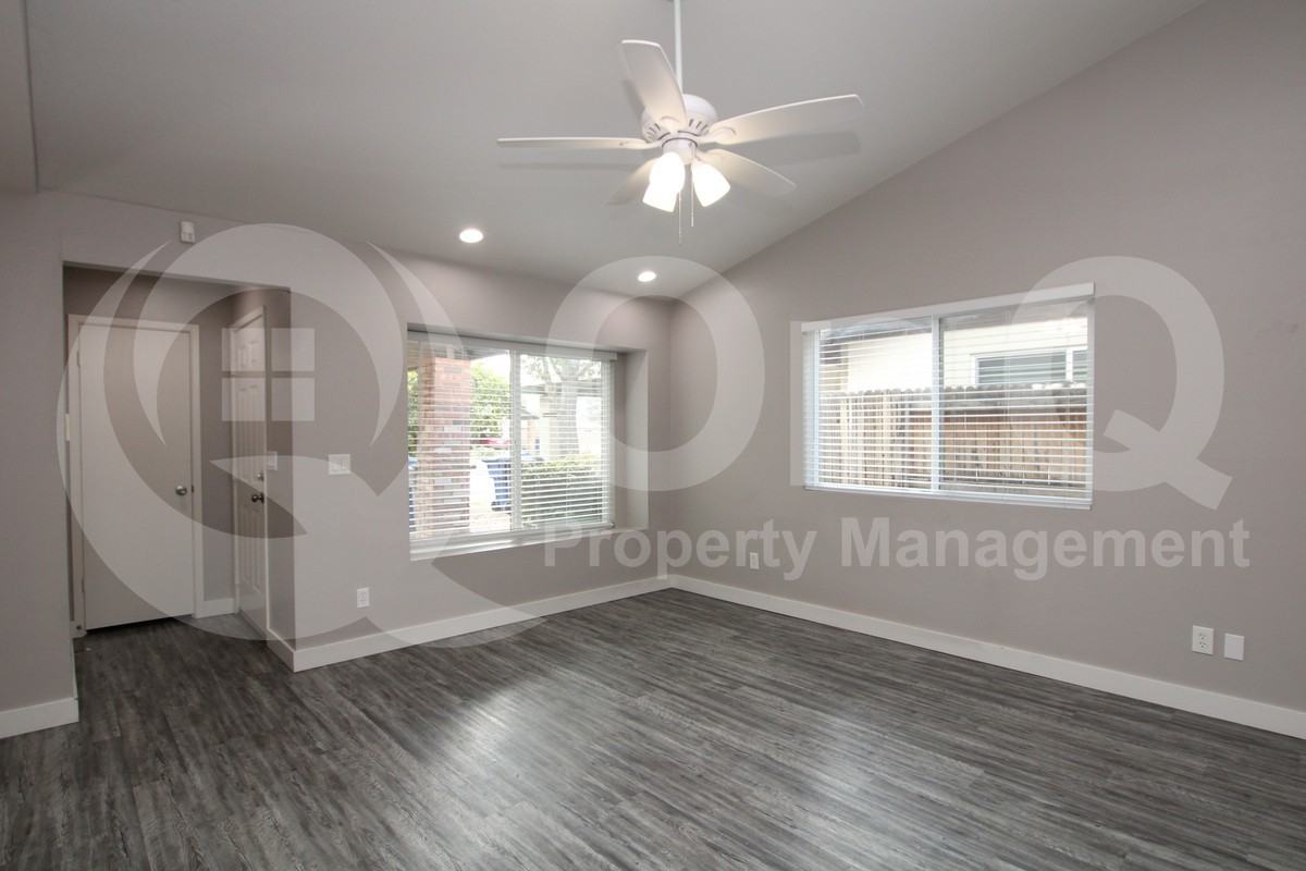 3228 E Crescent Ave - Photo 4 of 19