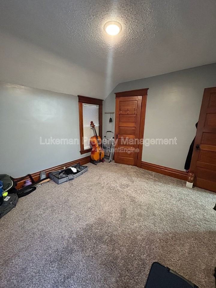 808 Wheaton Ave - Photo 7 of 10