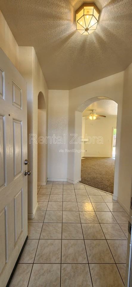 3201 Bea Ct - Photo 4 of 29