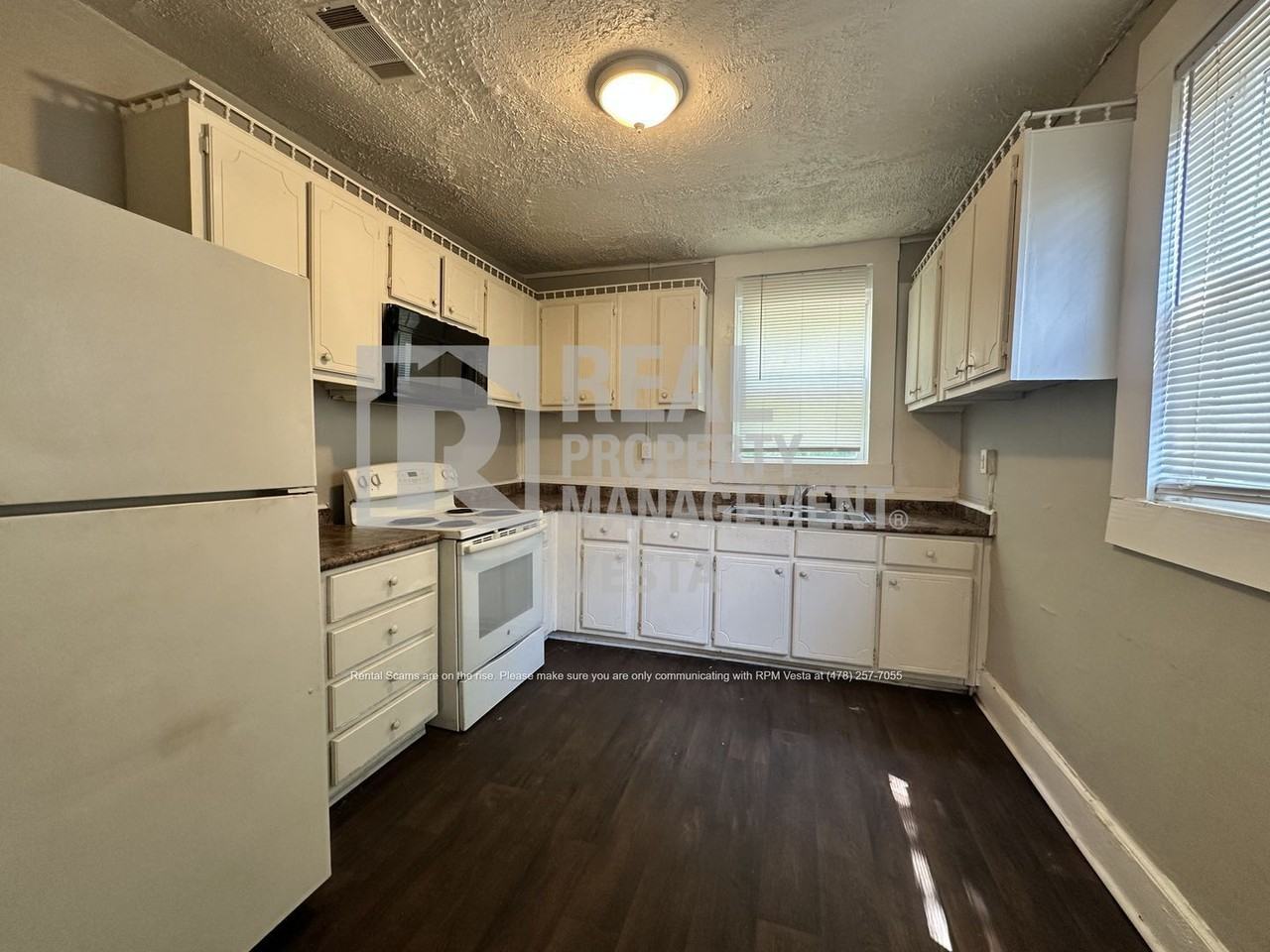 1596 Burton Ave - Photo 2 of 13