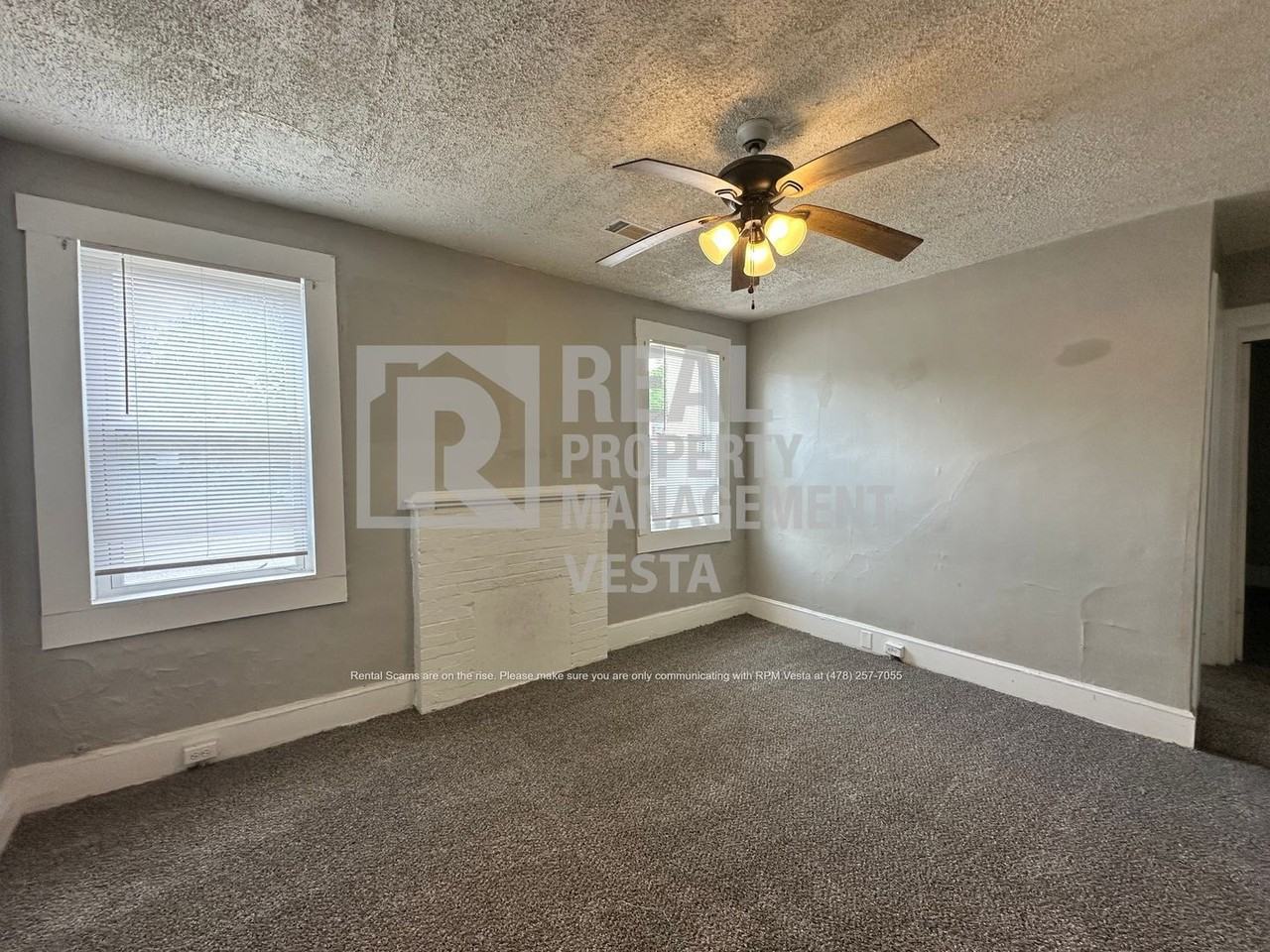 1596 Burton Ave - Photo 4 of 13