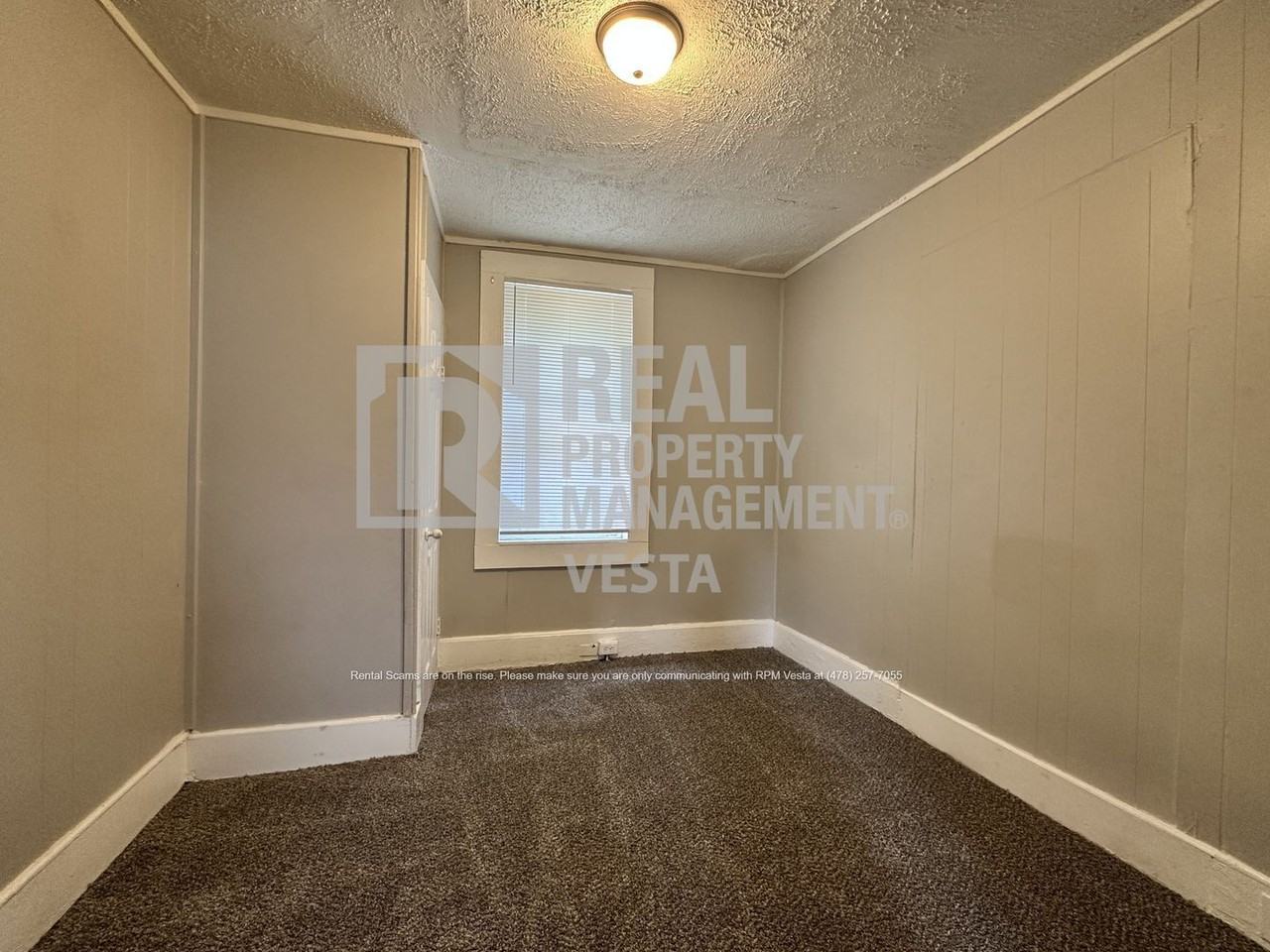 1596 Burton Ave - Photo 5 of 13