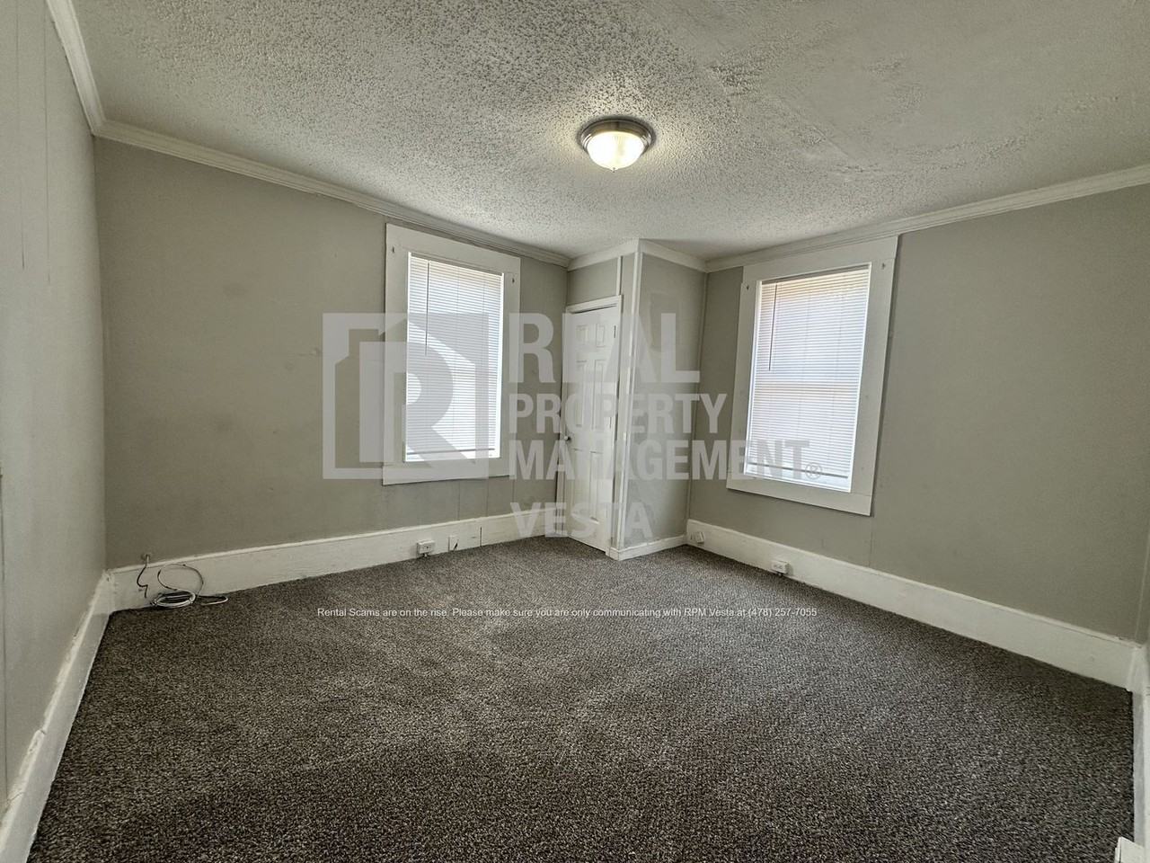 1596 Burton Ave - Photo 6 of 13