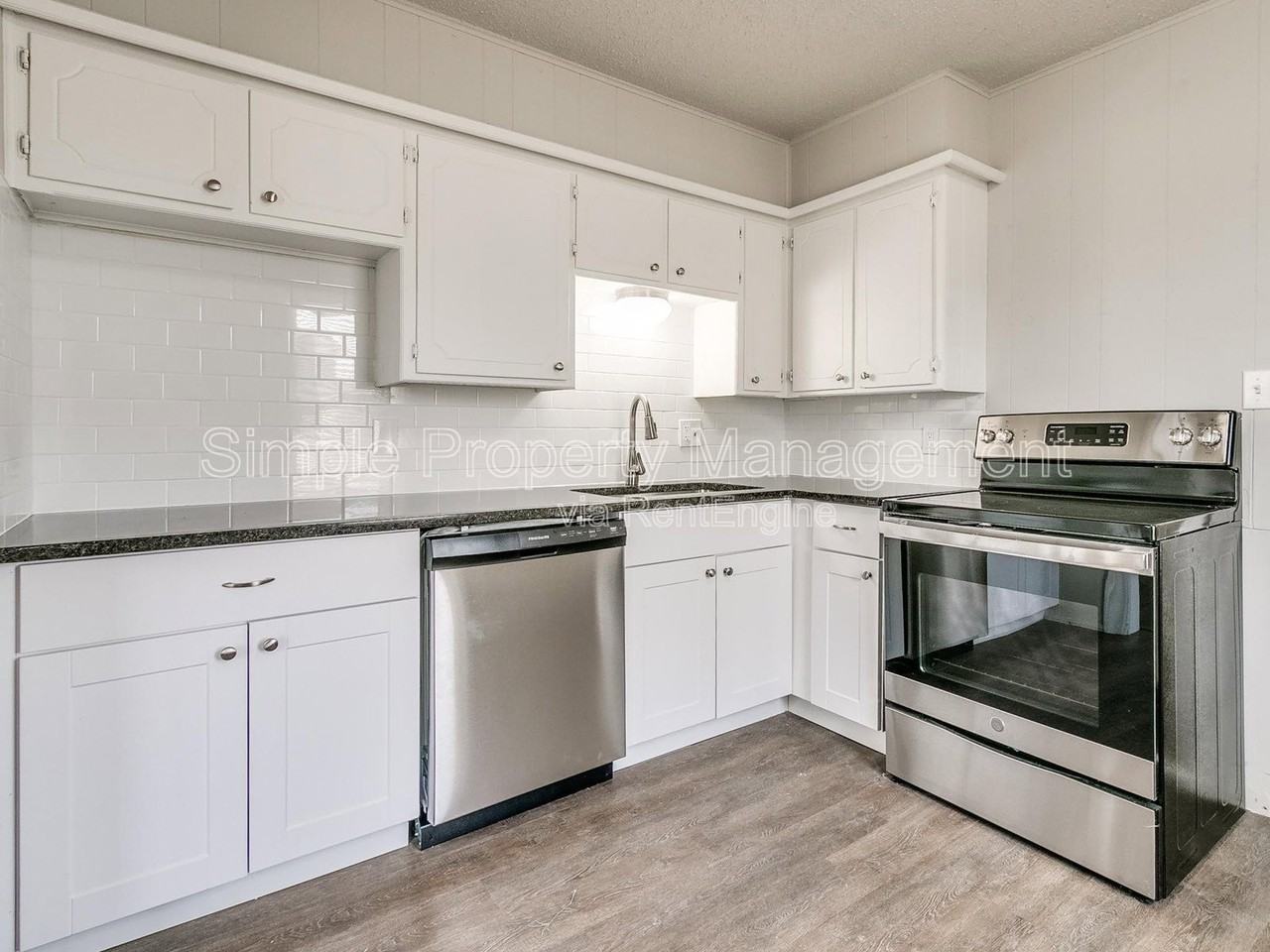 4007 N Rockwell Ave - Photo 5 of 15