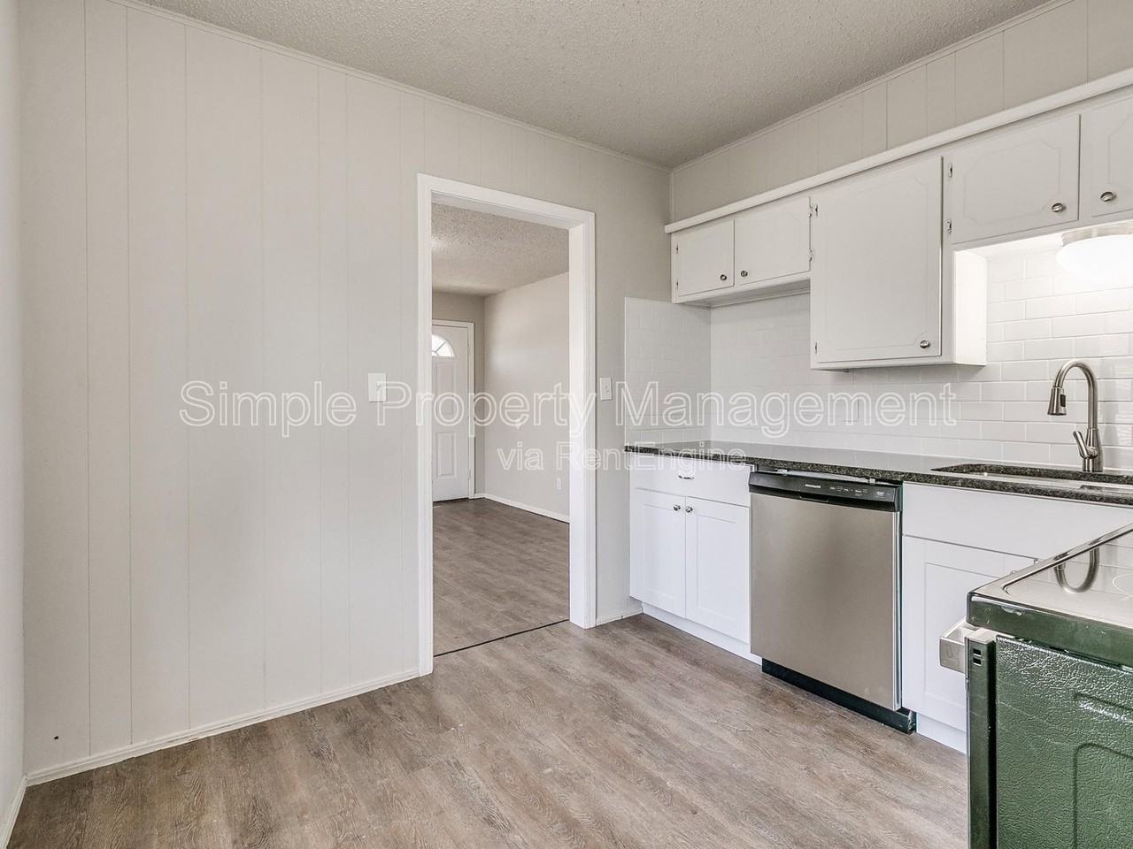 4007 N Rockwell Ave - Photo 6 of 15