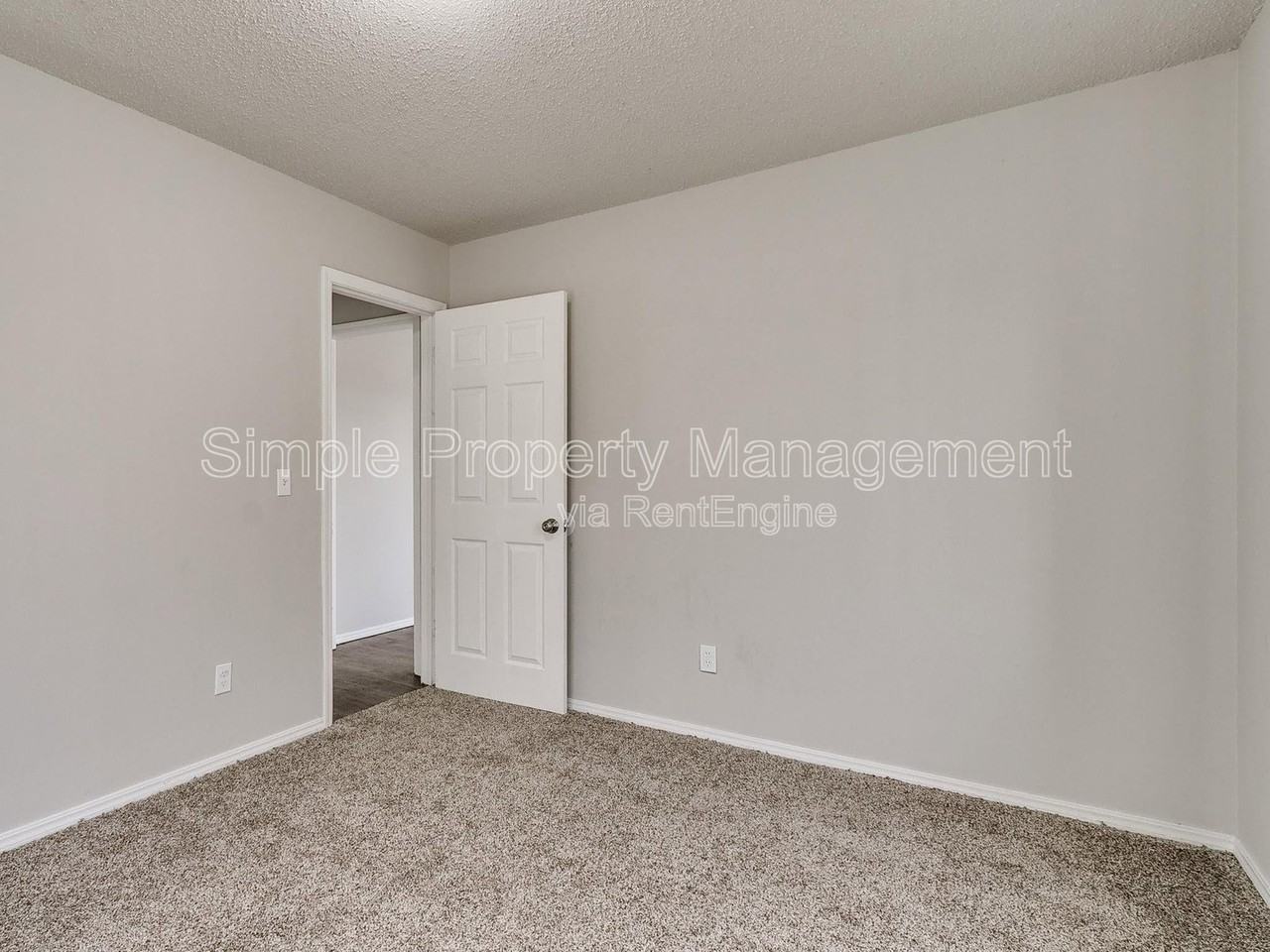 4007 N Rockwell Ave - Photo 7 of 15