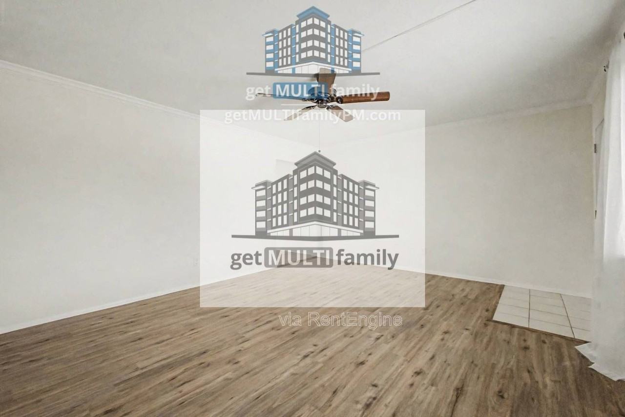 4325 N 26th St #13 - Photo 3 of 22