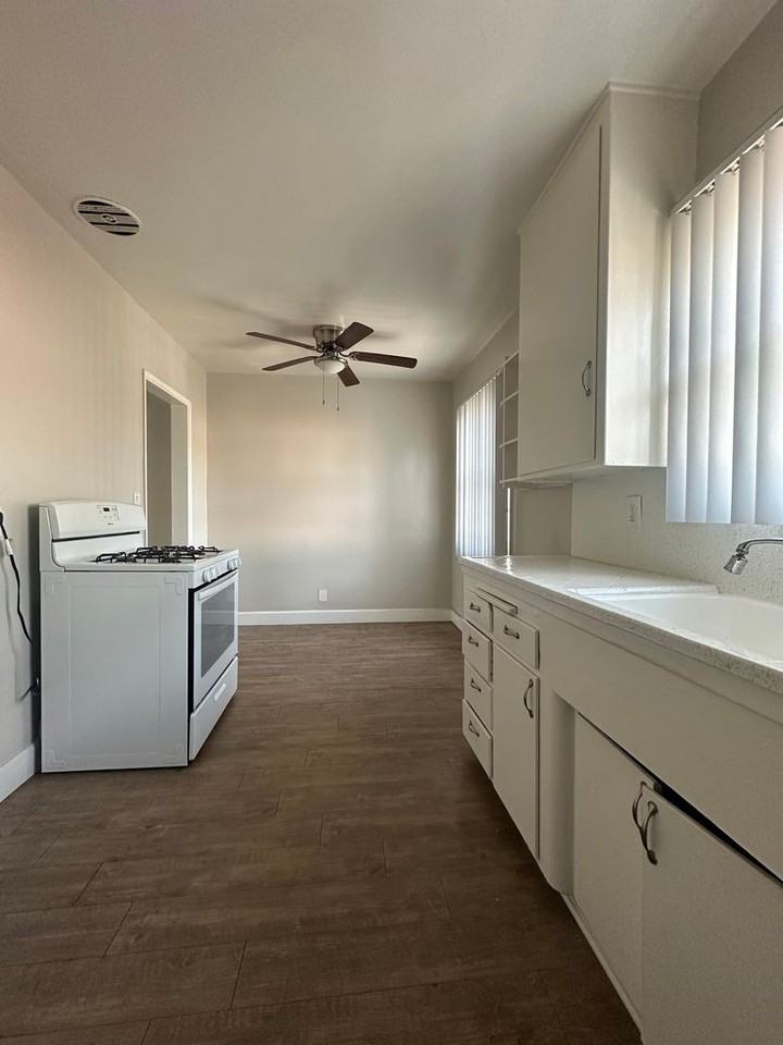 LAST 1 Bedroom/ 1 Bathroom Apartment Available! - Photo 7 of 15
