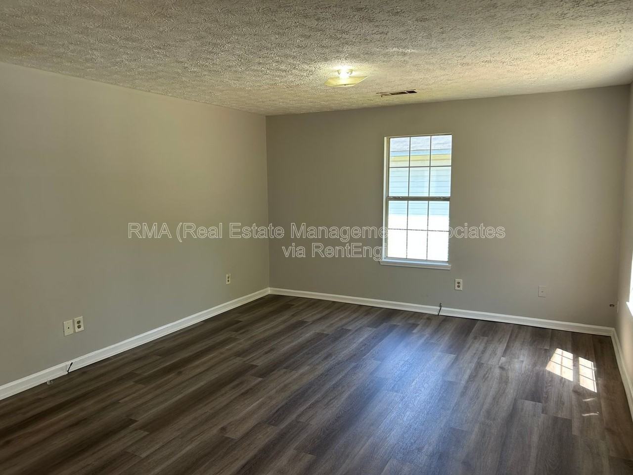 133 Realty St - Photo 2 of 8