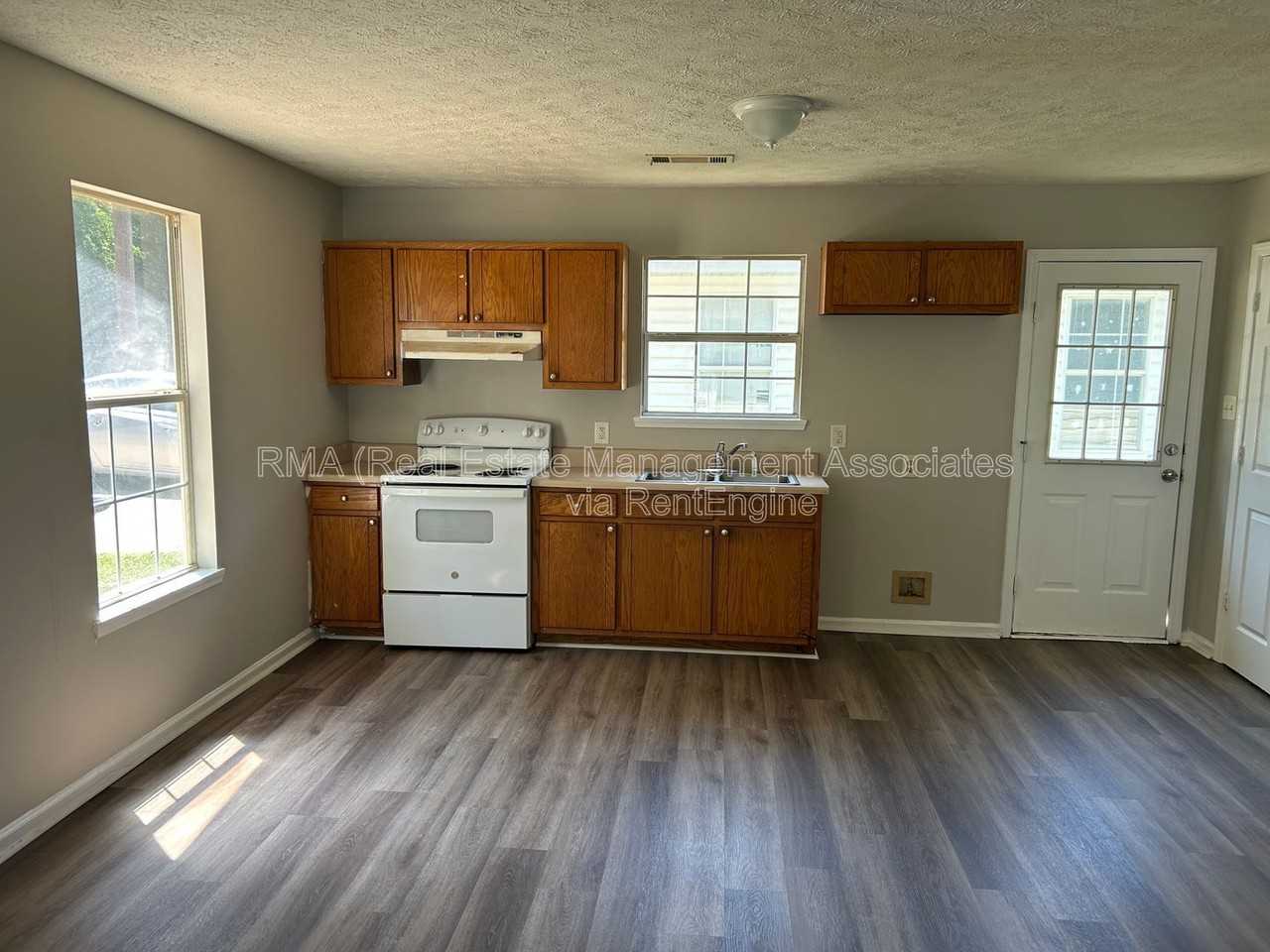 133 Realty St - Photo 3 of 8