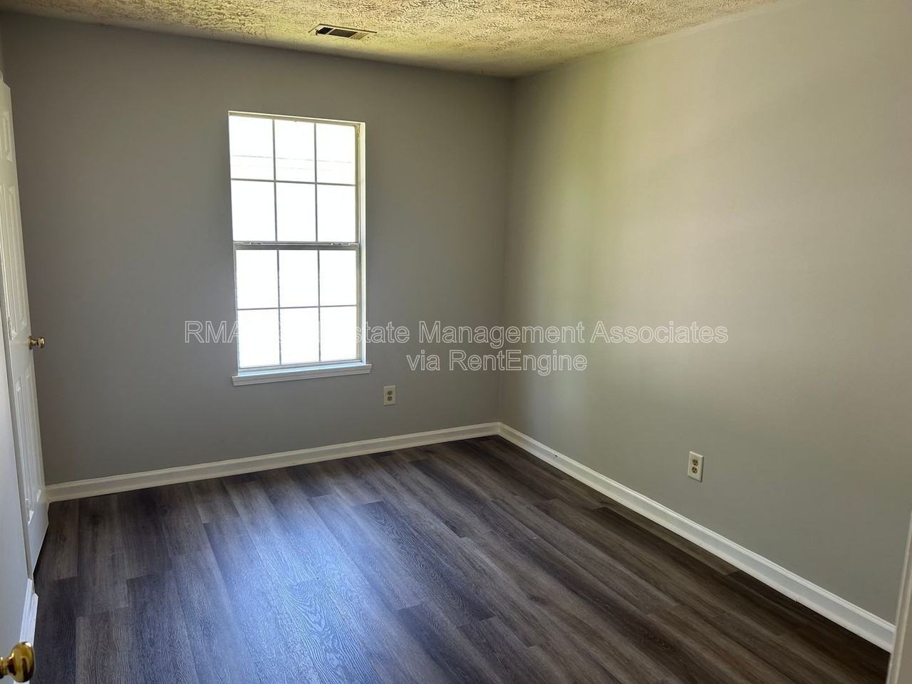 133 Realty St - Photo 4 of 8