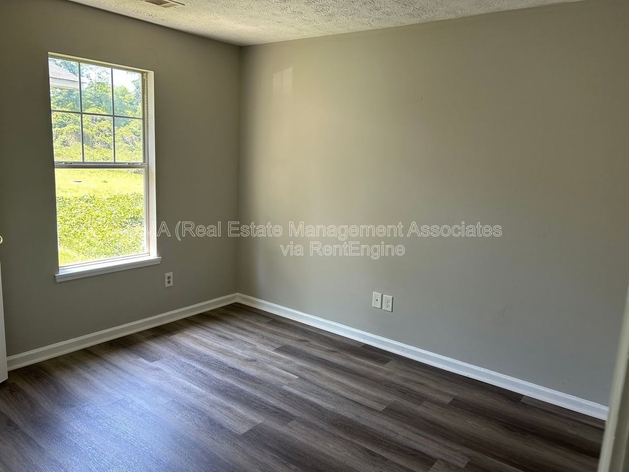 133 Realty St - Photo 6 of 8