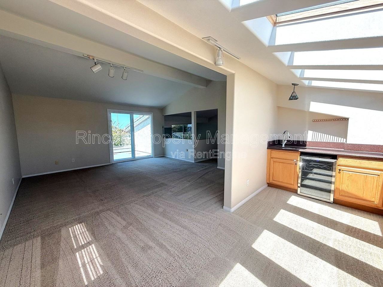 2462 Pierpont Blvd - Photo 2 of 24